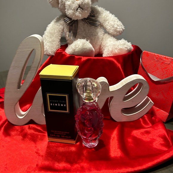 Male and Female name brand fragrances. - Picture 7 of 16